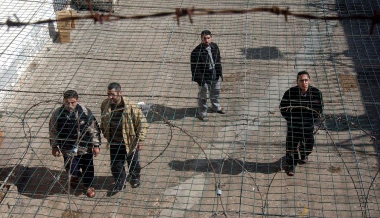 "هيئة الأسرى": 19 أسيرًا عربيًا في سجون الاحتلال